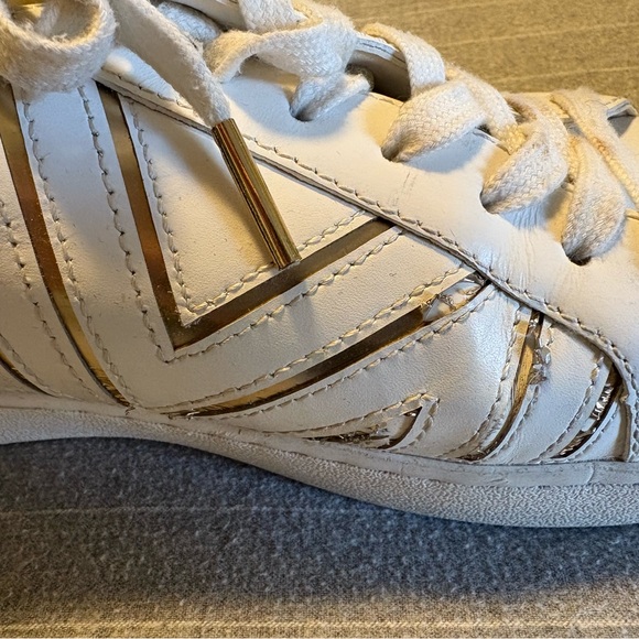Michael Kors White and gold sneakers - Picture 5 of 6